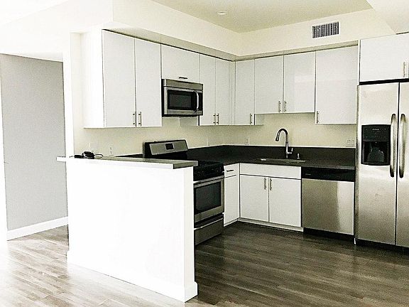 5th image of 4305 Laurel Canyon Blvd Unit 201