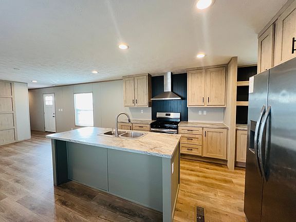 3rd image of E22 Meadows Ct
