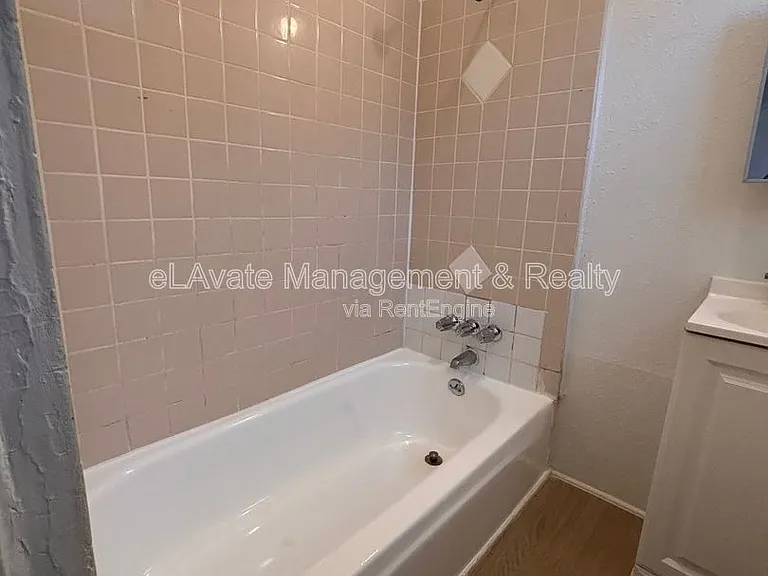 1315 S Flower S — Photo 12