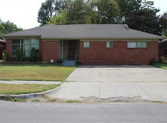2nd image of 1811 Oldfield Dr