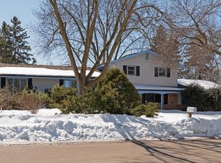 2130 Draper Ave, Roseville, MN 55113