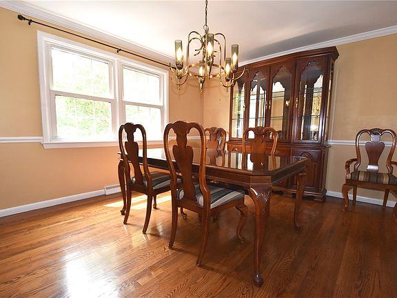 5th image of 1046 Centergate Dr