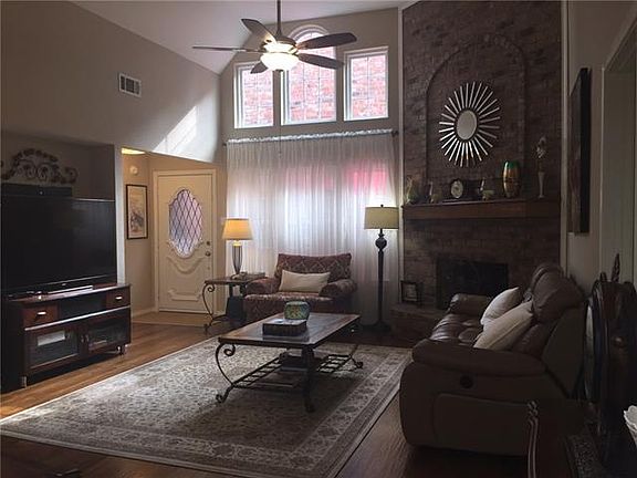 3rd image of 2934 Waterfront Dr