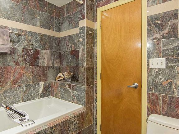 5th image of 9411 59th Ave APT E1