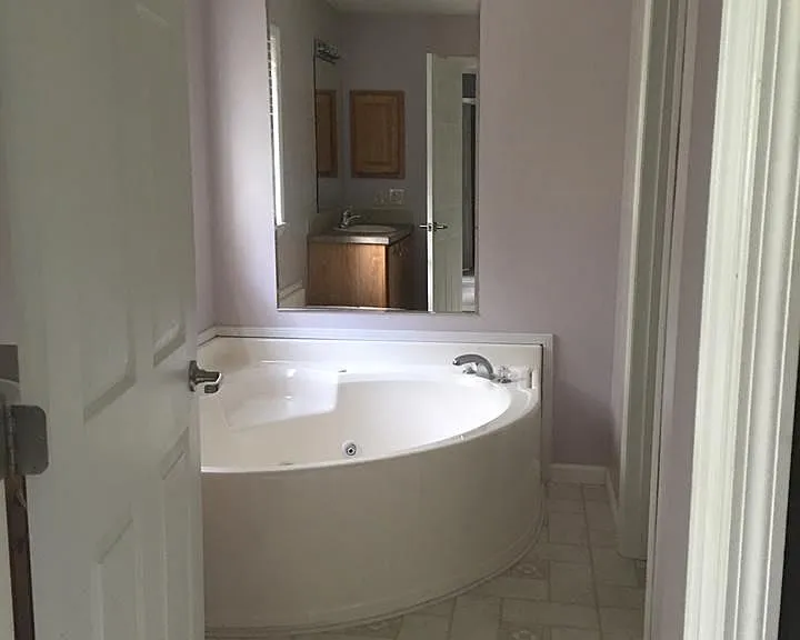 Master bath with jacuzzi tub