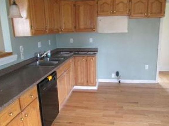 4th image of 427 S Drake St