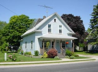 306 N 10th St, Oostburg, WI 53070
