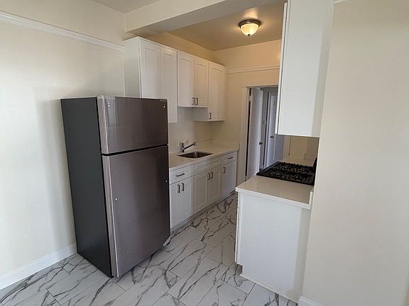 3rd image of 3355 Octavia St APT 103