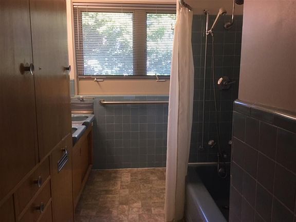 4th image of 1217 W College St #1217
