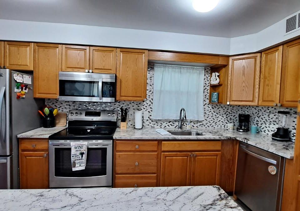 Updated Beautiful Furnished Kitchen