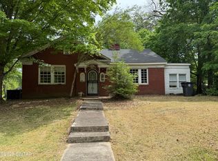 524 N Main St, Bolivar, TN 38008