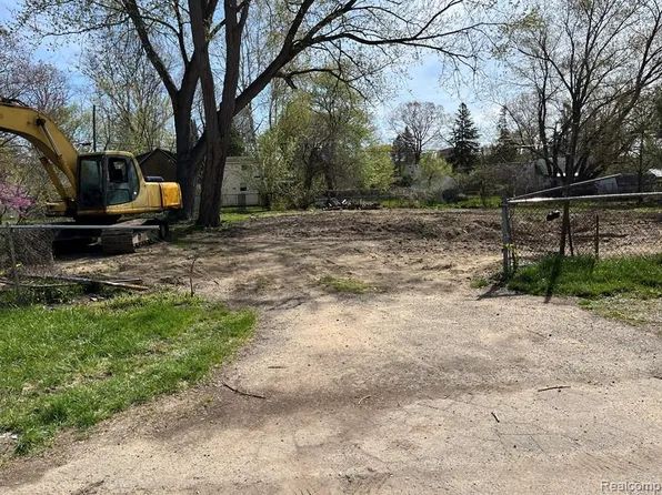 21308 Waldron St, Farmington Hills, MI 48336