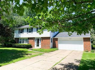 3658 Bonnie Ln, Hamburg, NY 14075