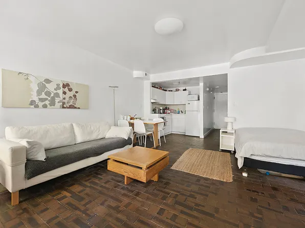 133 Manhattan Avenue image 8 of 20