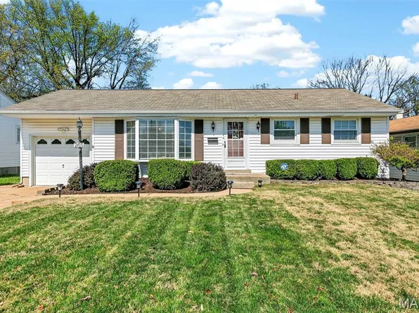 265 Monterey Dr, Florissant, MO 63031