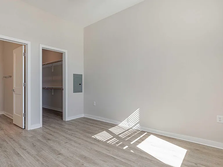 Middle Sound West Apartments — Photo 94
