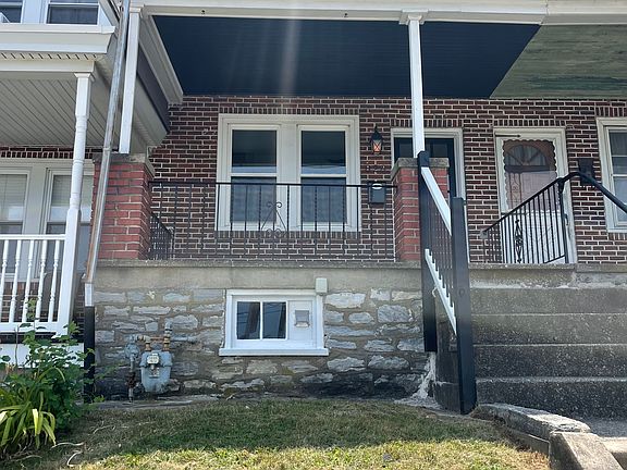 5th image of 828 Ford St
