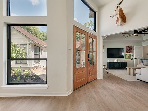 3rd image of 1108 N Lakeshore Dr