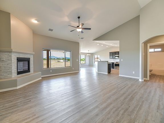 5th image of 1751 Oak Dr