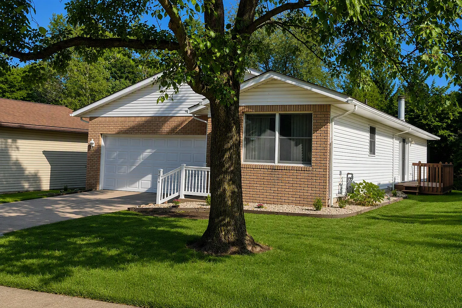 2676 Eastwood Dr — Photo 2