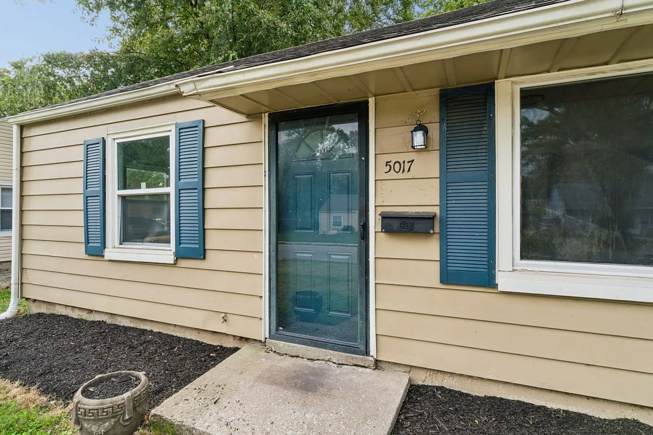 2 bed, 1.0 bath, 890 sqft, $1,325 — Photo 2