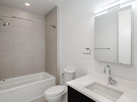 4th image of 252 Poplar St