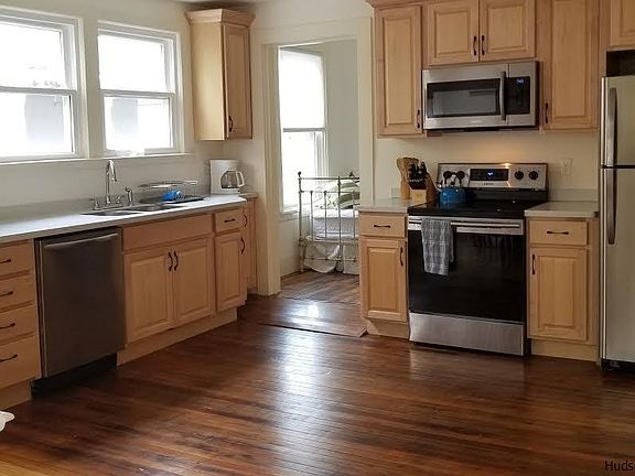 5th image of 60 Elm St