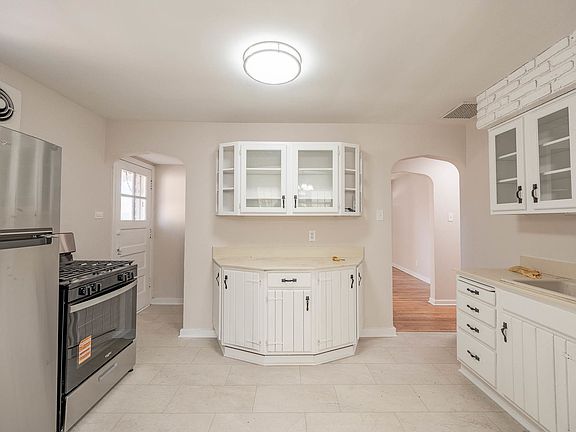 3rd image of 5244 S Neenah Ave