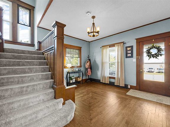 5th image of 207 N Ash St