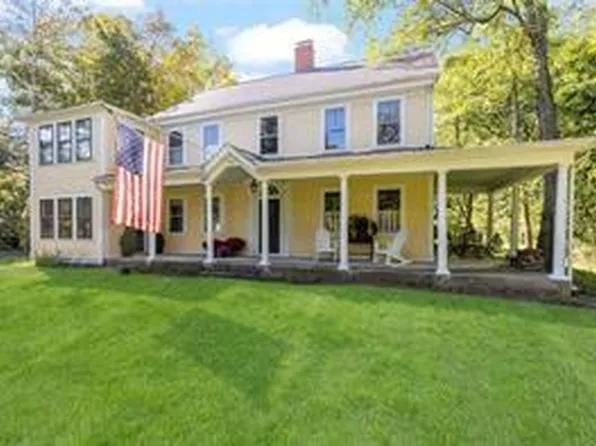 1389 Hope St, Bristol, RI 02809