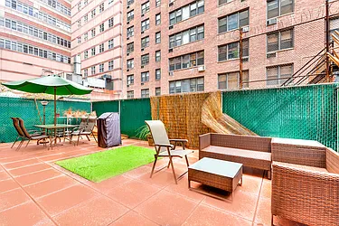 Rented by R New York