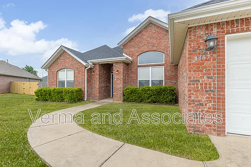 4307 SW Fieldstone Blvd Photo 1