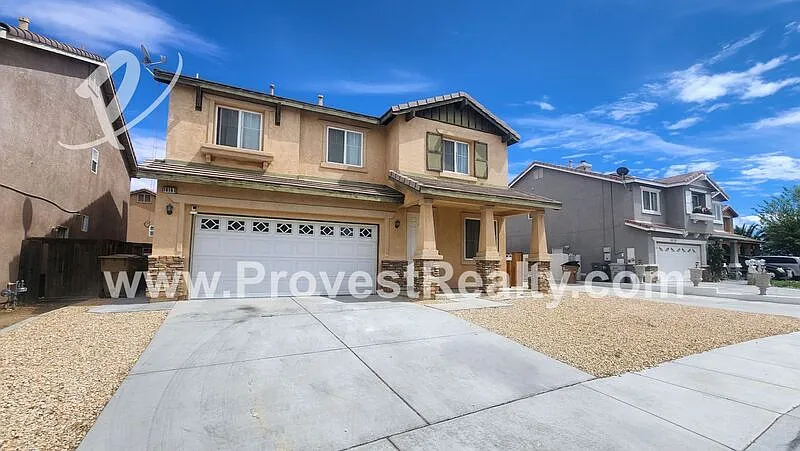 5 bed, 3.0 bath, 2724 sqft, $2,600 — Photo 2