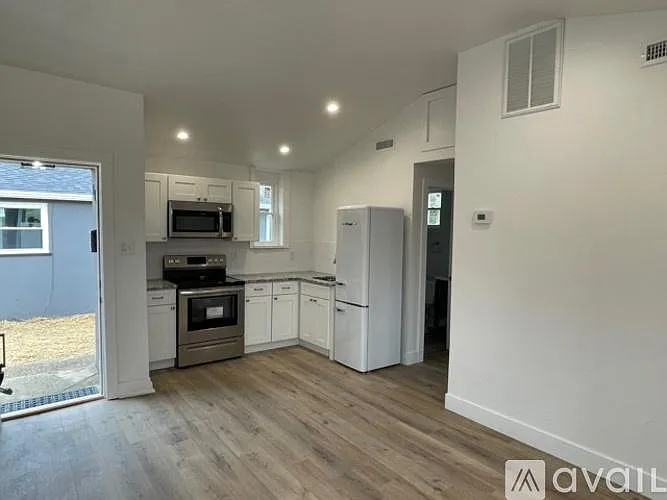 1 bed, 650 sqft, $900 — Photo 2