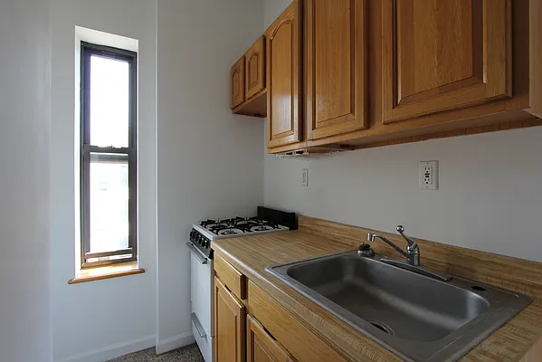 Rented by City Connections Realty | media 32