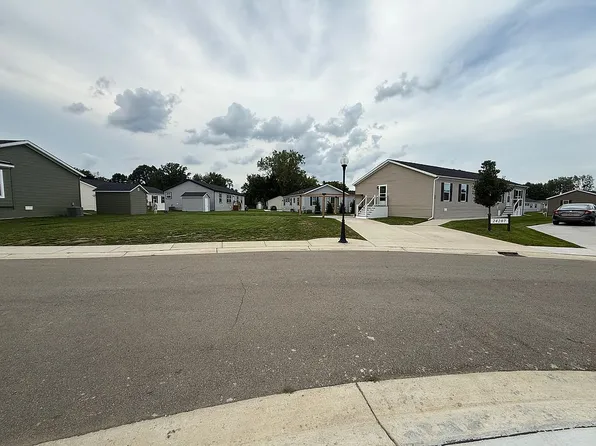 24207 Hemlock Cir, Chelsea, MI 48118