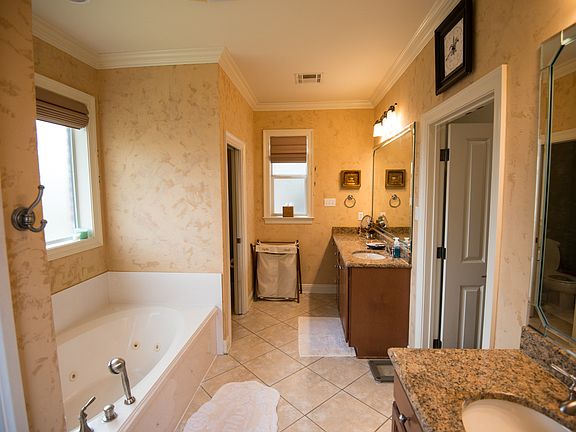 3rd image of 225 Cotton Bayou Ln