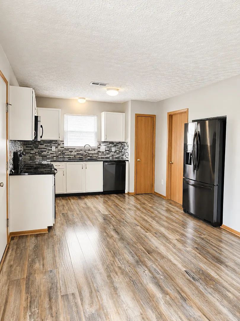 Coming Soon! 3 BR/2BA | Newly Renovated Single Family Home | 1-Car Garage Parking |In Columbus! — Photo 2