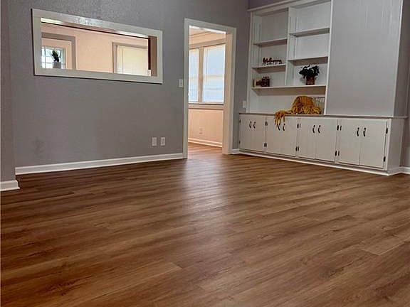 2nd image of 905 W Main St