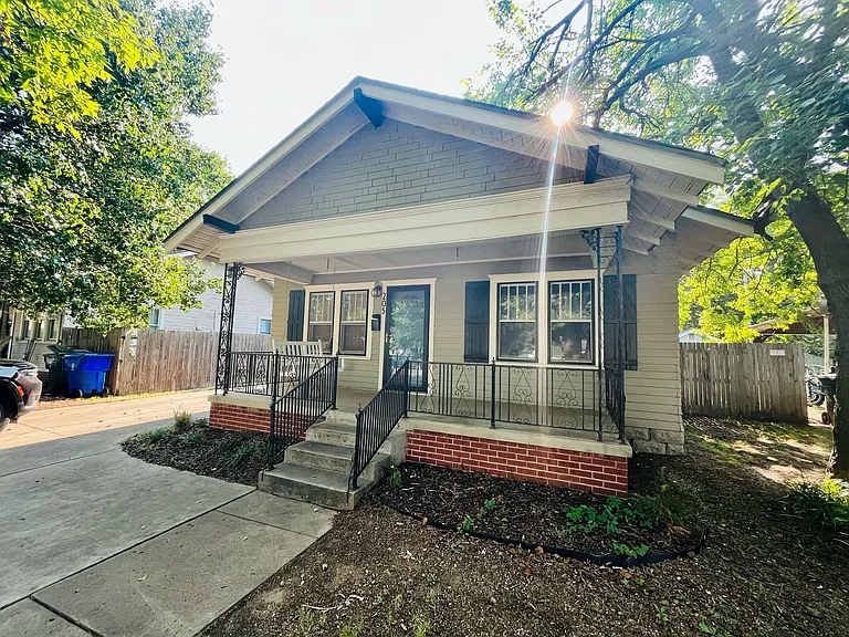 205 S Flood Ave — Photo 1