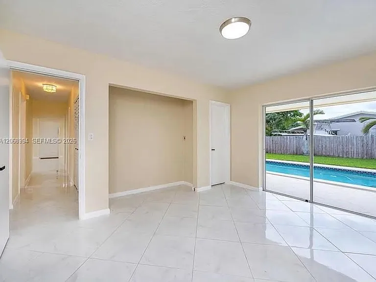 9402 SW 185th Ter — Photo 11