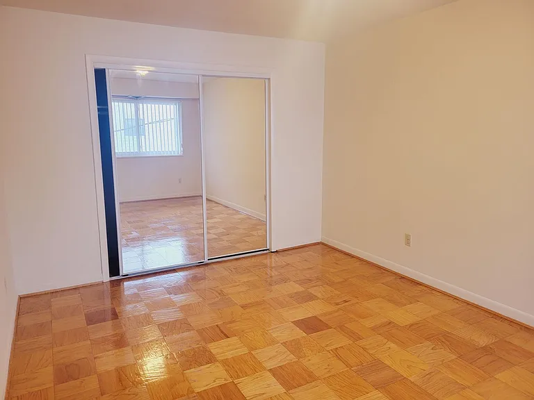 Columbia Courts Apartments — Photo 8