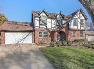 1105 Hidden Spring Dr, Naperville, IL 60540