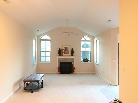 3rd image of 766 Lambton Cir E