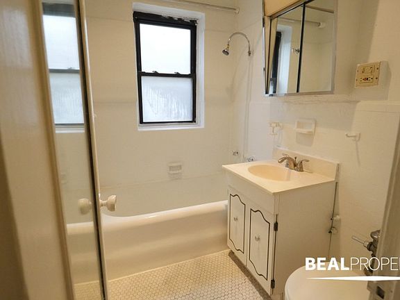 4th image of 536 W Arlington Pl #536316