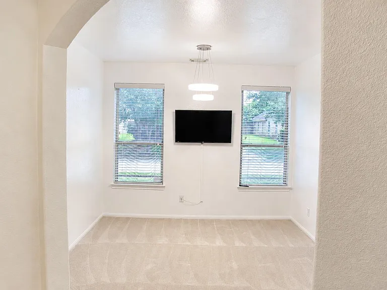 2814 Silver Bend Ln — Photo 8