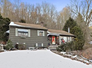 523 Peekskill Hollow Rd, Putnam Valley, NY 10579