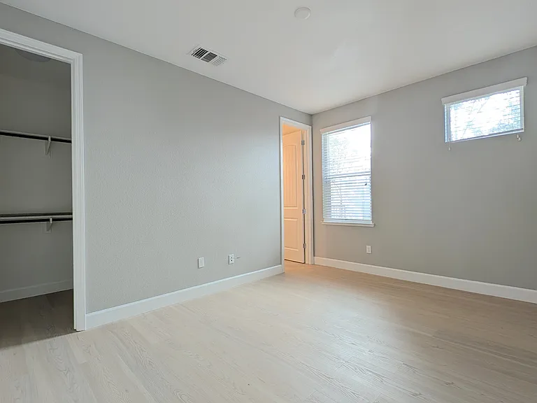 2111 Jubilee Dr — Photo 7