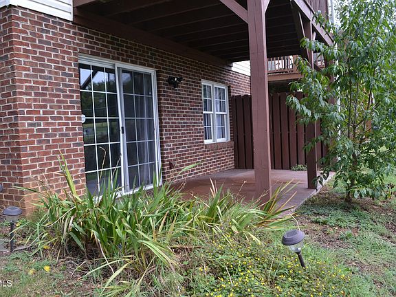 3rd image of 145 Rainbow Cir #5