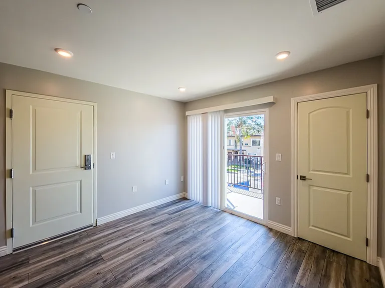 5258 Denny Ave — Photo 5